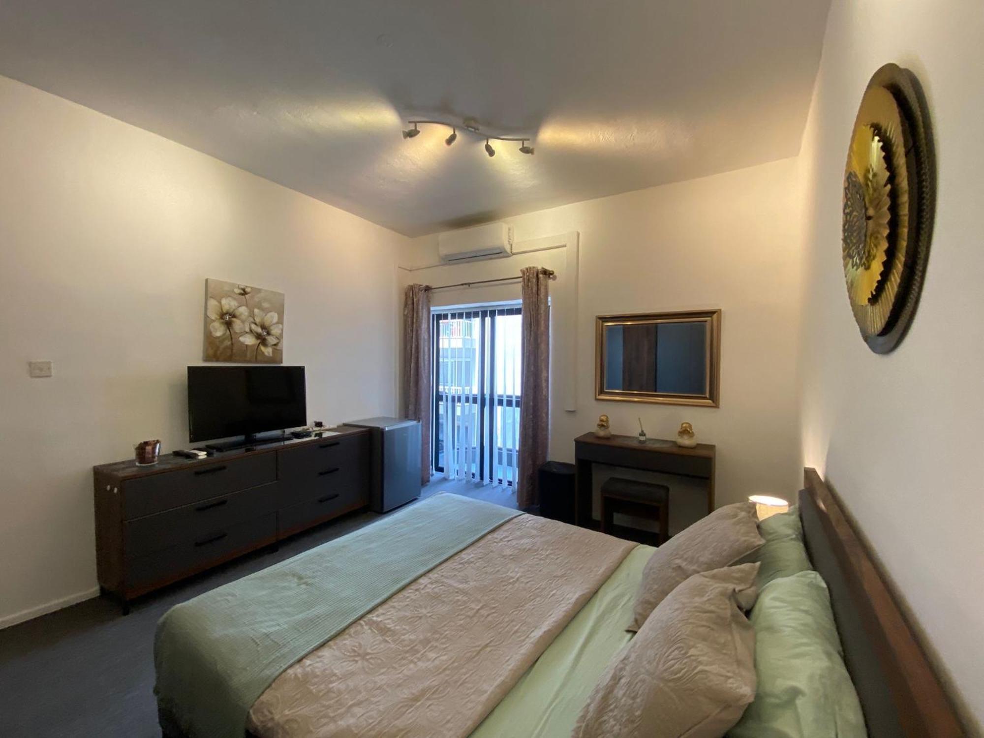 Apartment Sea Breeze Retreat - Comfort In The Heart Of Sliema